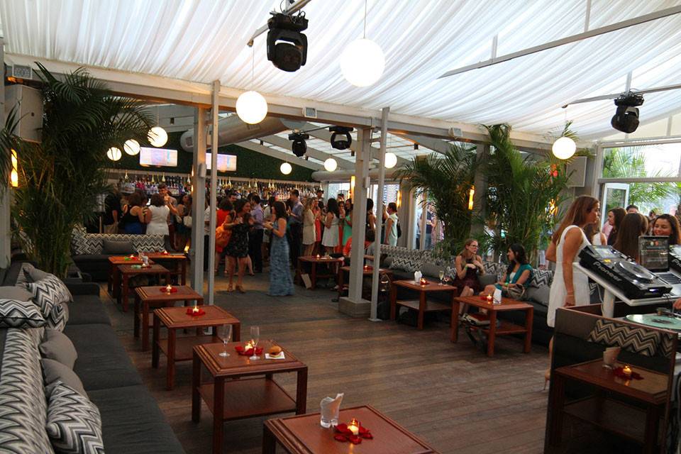 Attic Rooftop & Lounge